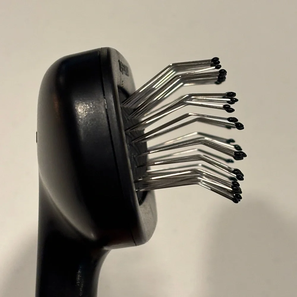 Tweezerman Small Coated Tip Slicker Grooming Brush